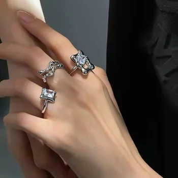 Нов модерен лек луксозен комплект пръстени за жени, Ослепителен квадратен циркониевый набор от луксозни женските аксесоари, модни нежна вечер украса