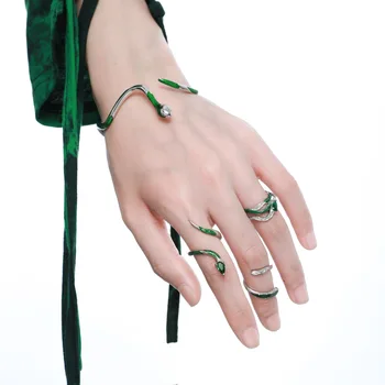 Пръстен-гривна със зелена Змия, Индивидуален аксесоар, Бижута за Жени